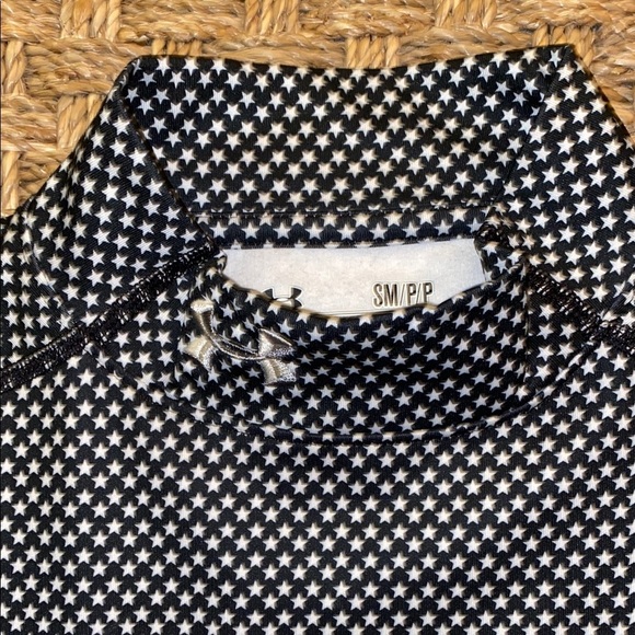 Under Armour ColdGear Mock   Black w/ White Star Long Sleeve Top sz Small Fitted - Picture 1 of 8